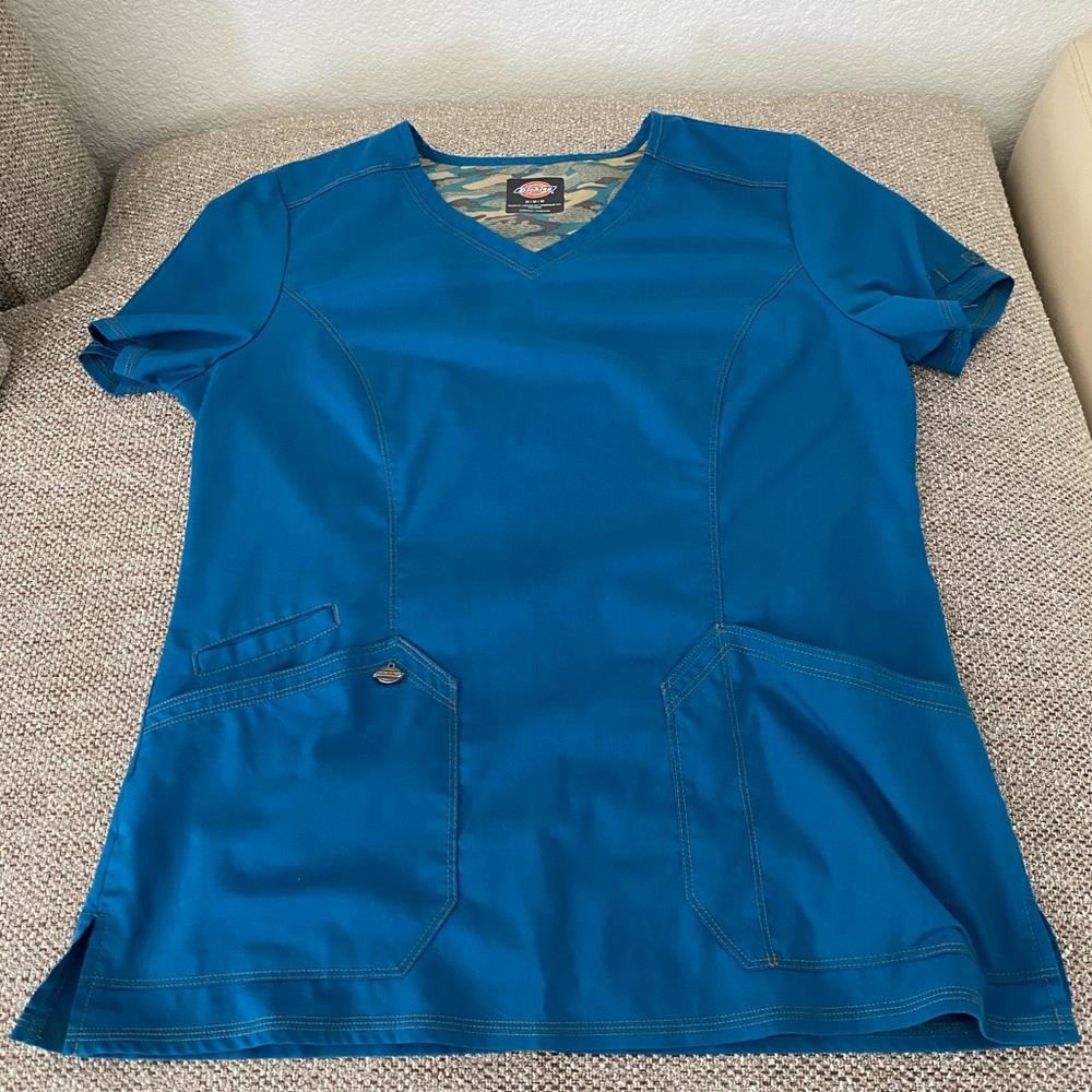 NWOT Dickies Essence Caribbean Blue Scrub Top Med